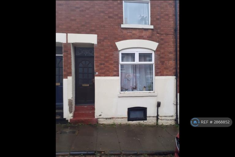 3 bedroom house in Lower Hester Street, Northampton, NN2 (3 bed) (#2868852)