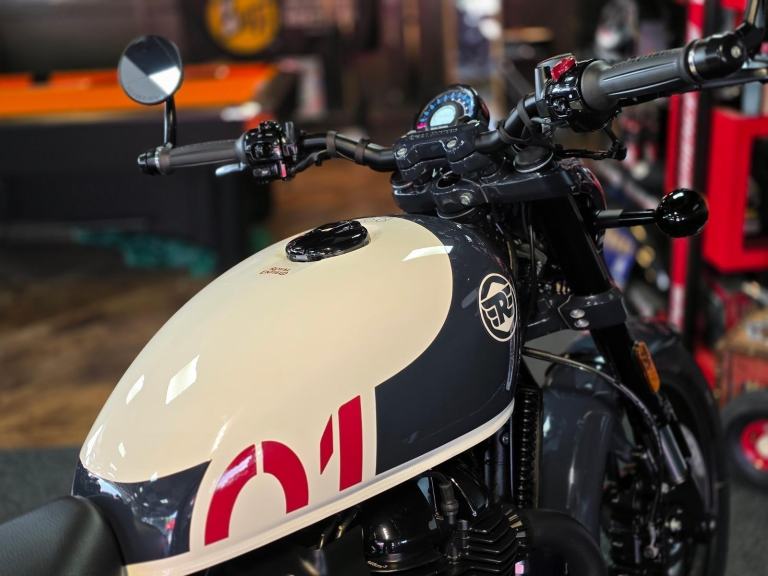 2025/75 ROYAL ENFIELD SHOTGUN 650cc EURO 5 2025 MODEL 5 MILE'S 