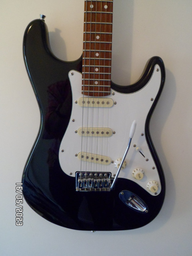 **GOOD  BUILD  QUALITY ,  ENCORE  STRAT **