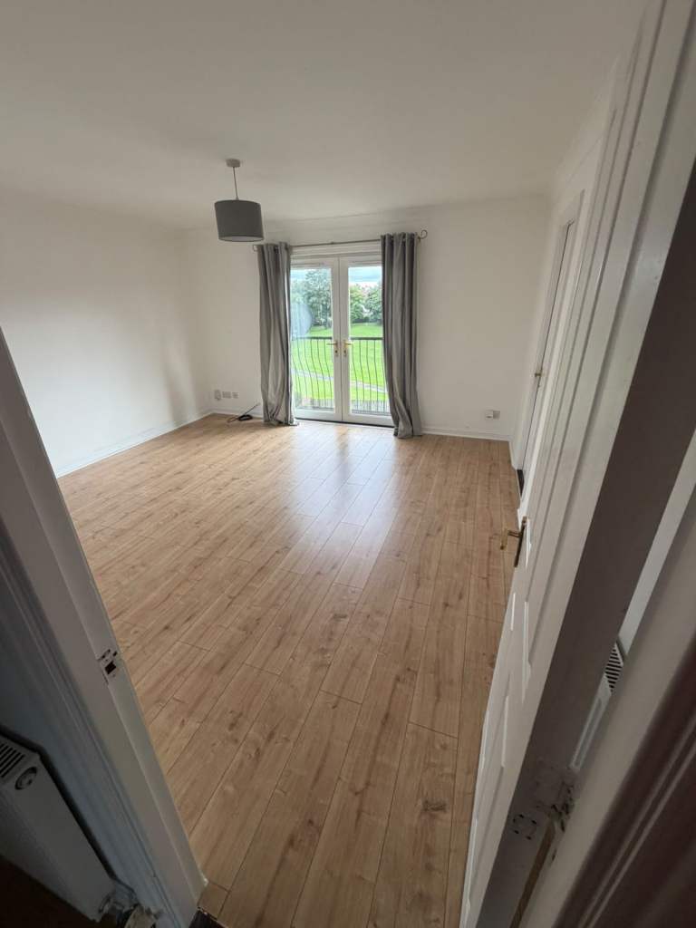 Beautiful top floor flat available now