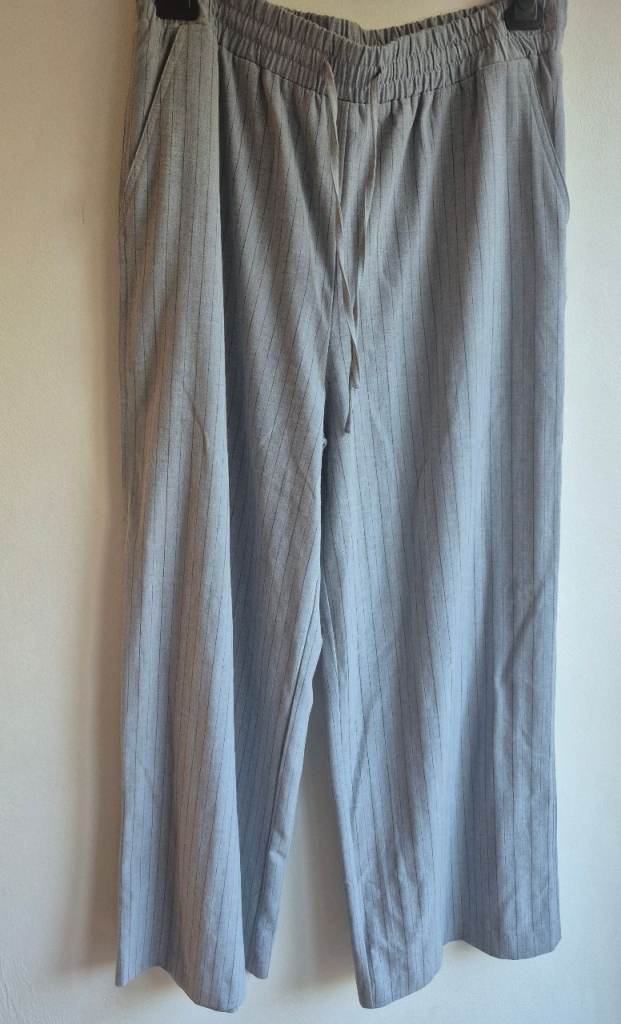 Brand New: New Look Grey Pinstripe Wide Leg Trousers - Size 14