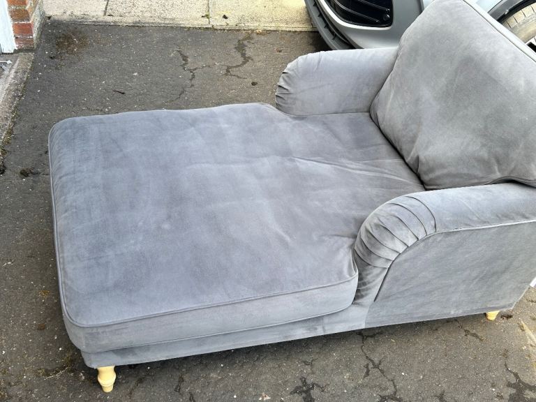 Chaise long
