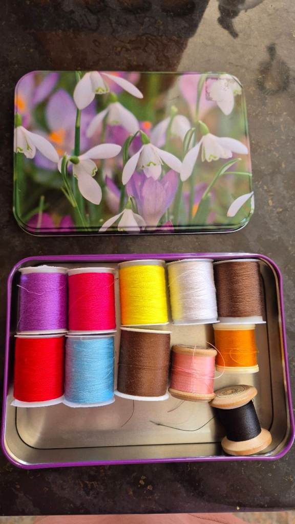 image for 11 cotton reels in a tin 2 are wooden reels smoke and pet free home