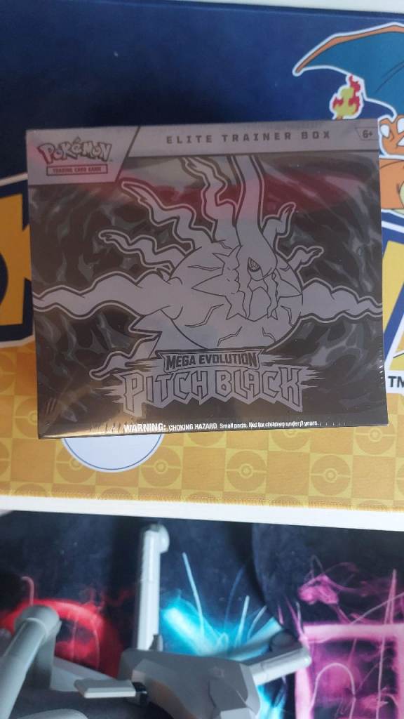 Sealed Pokemon Mega Evolution Pitch Black Elite Trainer Box - NEW