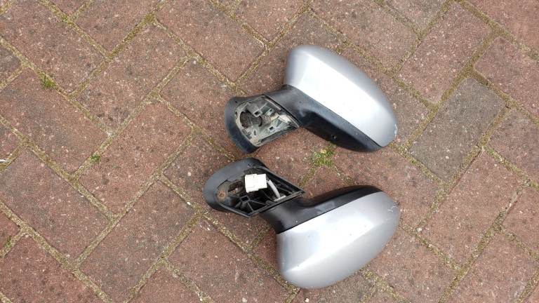Fiat punto wing mirror (missing crew cover)