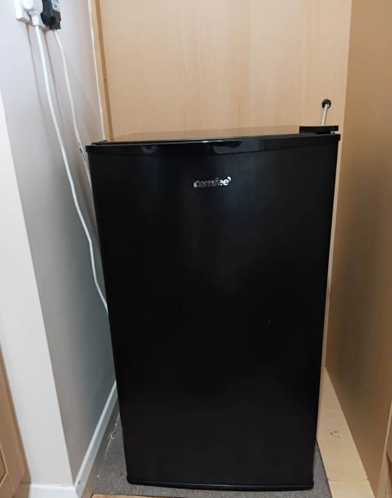 Comfee' Black Mini Undercounter Fridge, Good Condition