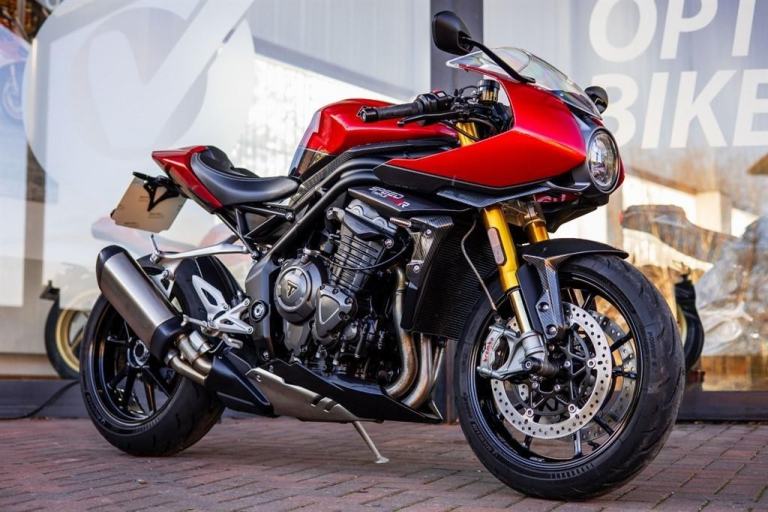 Triumph Speed Triple 1200 RR ! TAIL TIDY ! OHLINS ! CARBON ! STUNNING