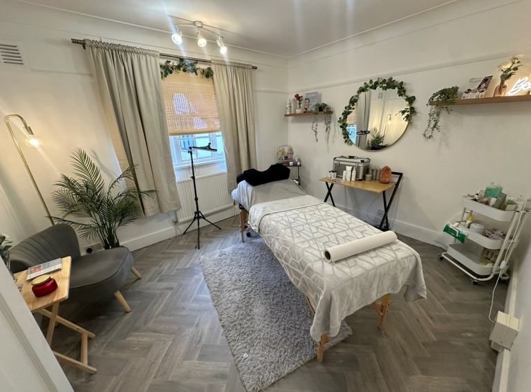 Richmond beauty / treatment room to rent  - Beauty / therapy / nail tech / massage / counselling /