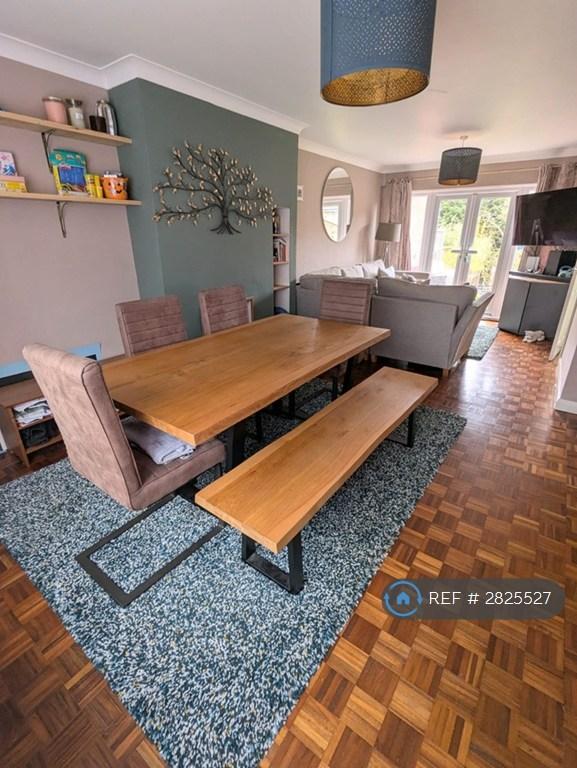 3 bedroom house in Strathcona Avenue, Bookham, KT23 (3 bed) (#2825527)