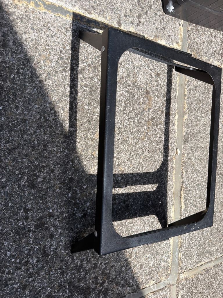 Stand for single use bbq