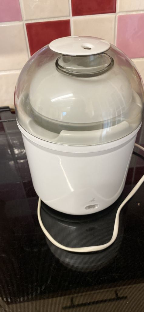 Yogurt maker 