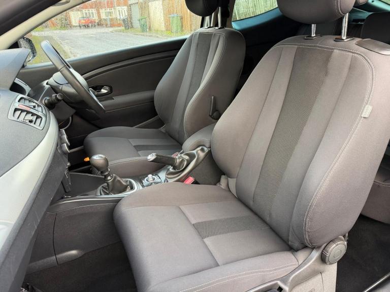 2011 Renault Megane 1.6 16V Dynamique TomTom Euro 5 3dr COUPE Petrol Manual
