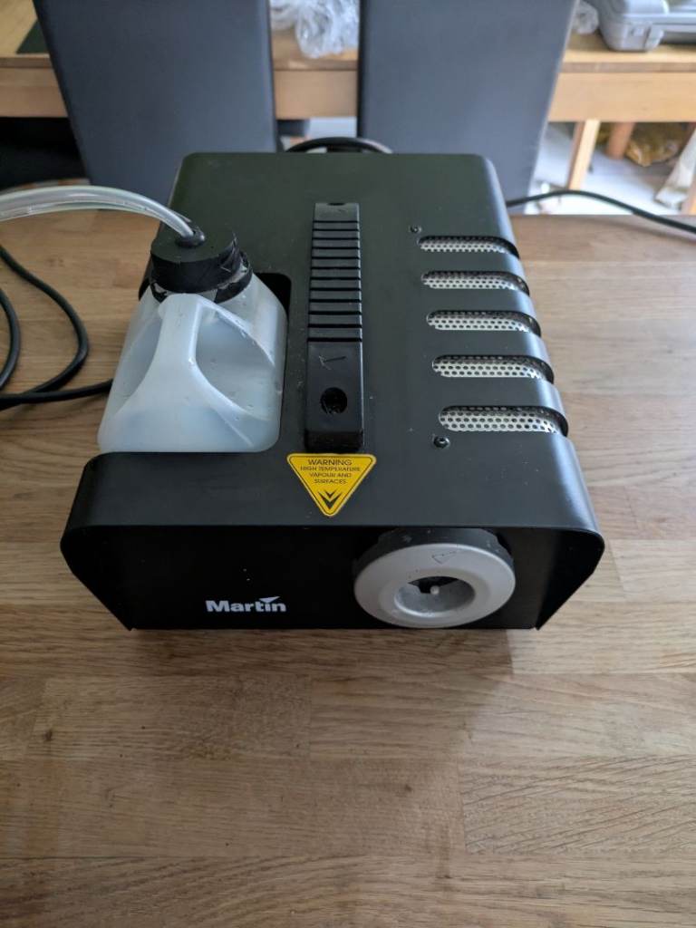 REDUCED Martin magnum 650 smoke Fog machine with remote 