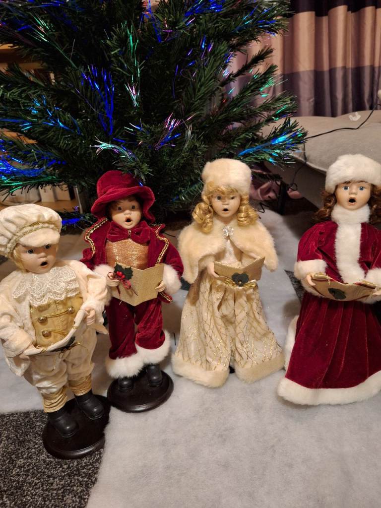 Set of 4 Choir Singer Dolls (they do Not sing)
