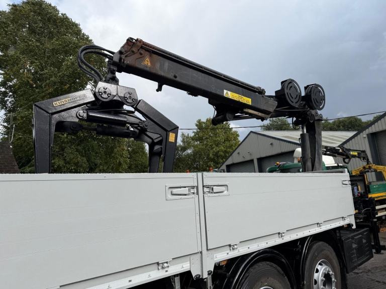 2014 DAF CF 330 DROPSIDE WITH HMF 1420 FOLD AWAY CRANE 