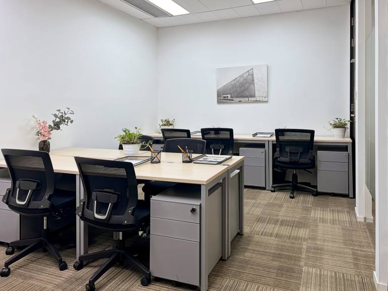 Croydon - CR0 6SR \ Large Office for Rent Configured for Your Team