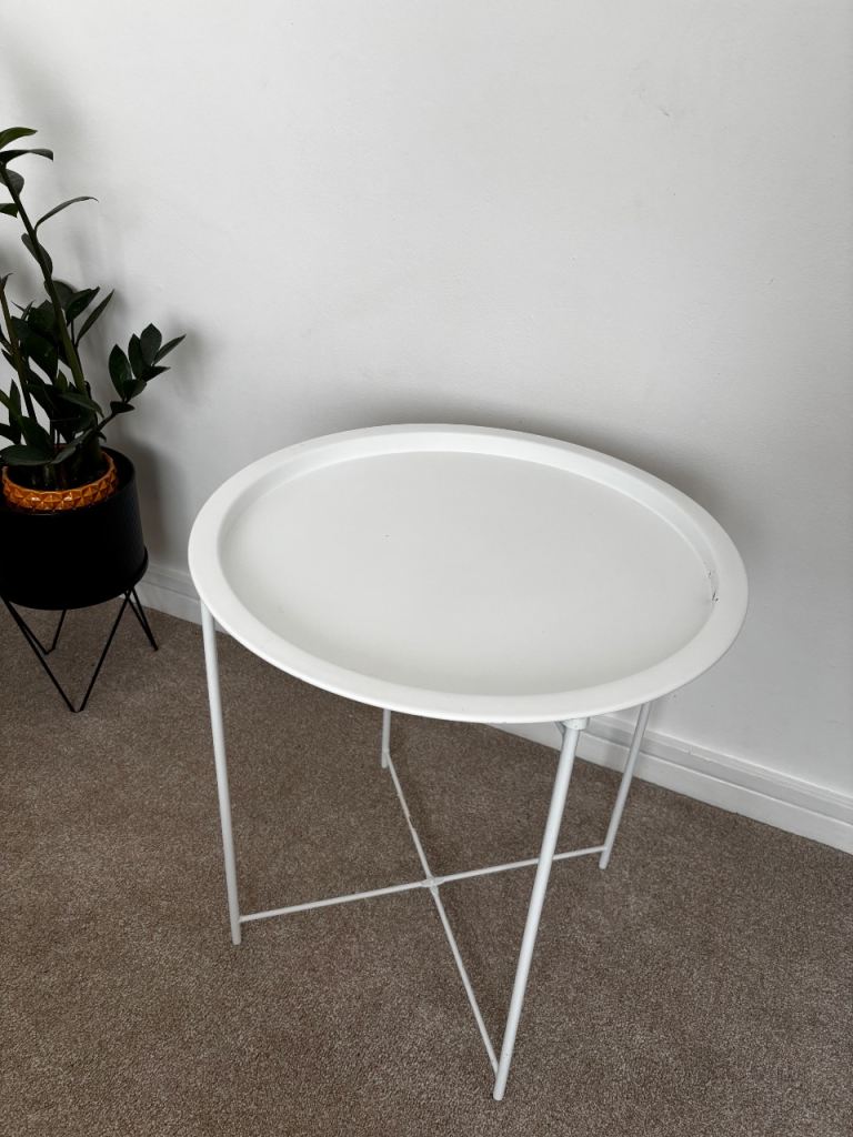 White Round Bedside/Side Table – Good Condition