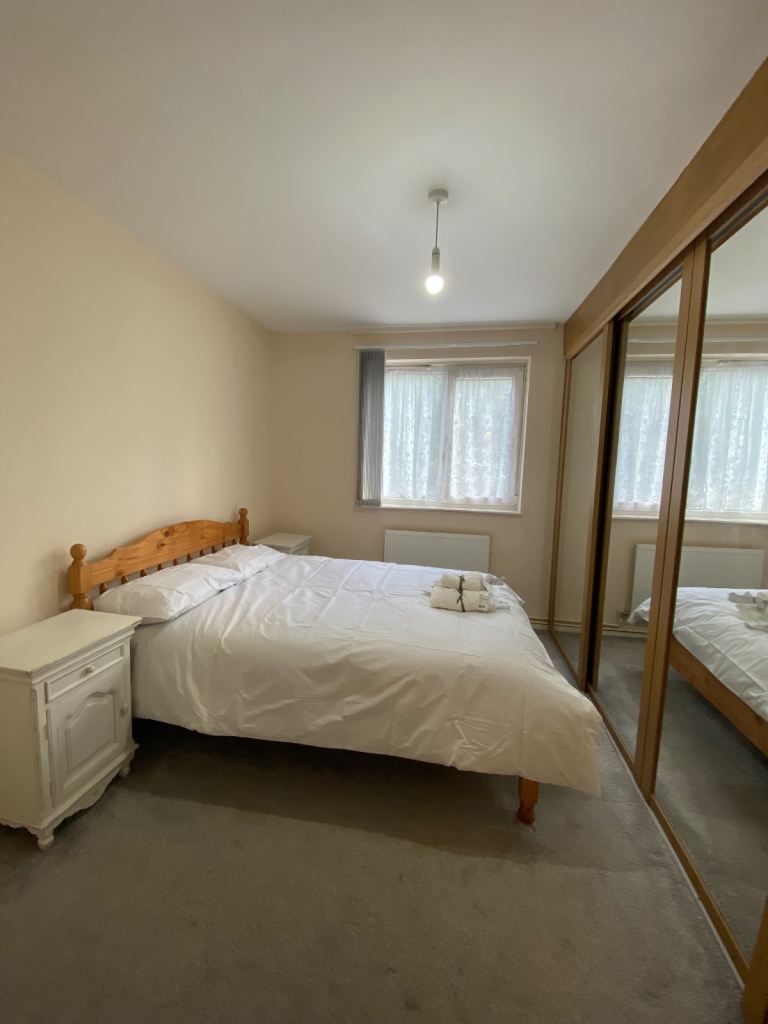 1 bedroom flat in Poplar opposite Chrisp Street market 