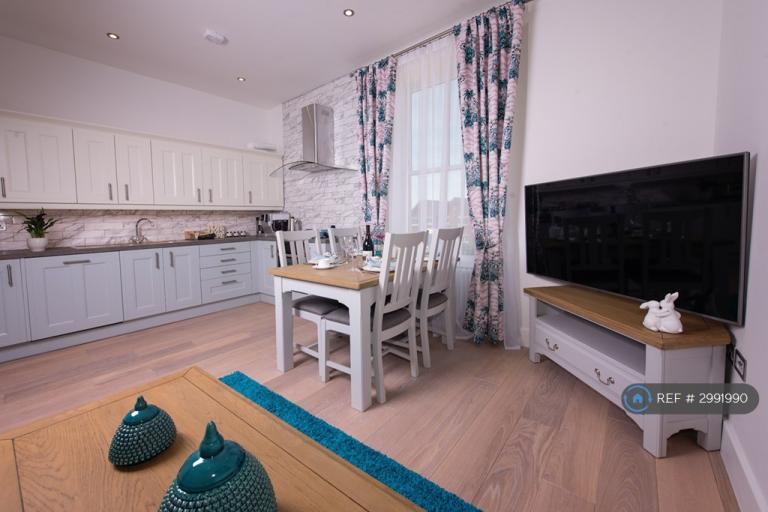 3 bedroom flat in Beechwood House, Headington, Oxford, OX3 (3 bed) (#2991990)