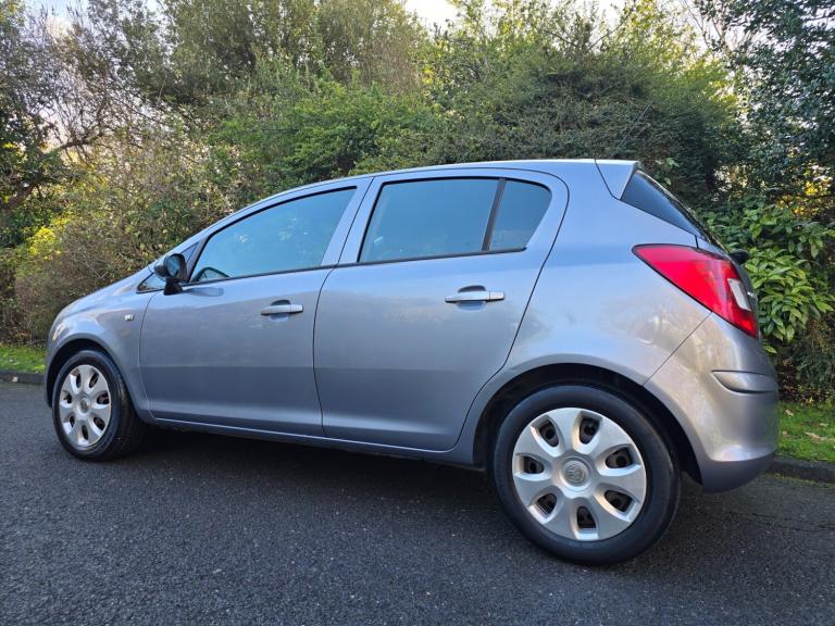 VAUXHALL CORSA 1.4 16v (A/C) EXCLUSIV - AUTOMATIC - 5 DOOR - SILVER *LOW MILES*