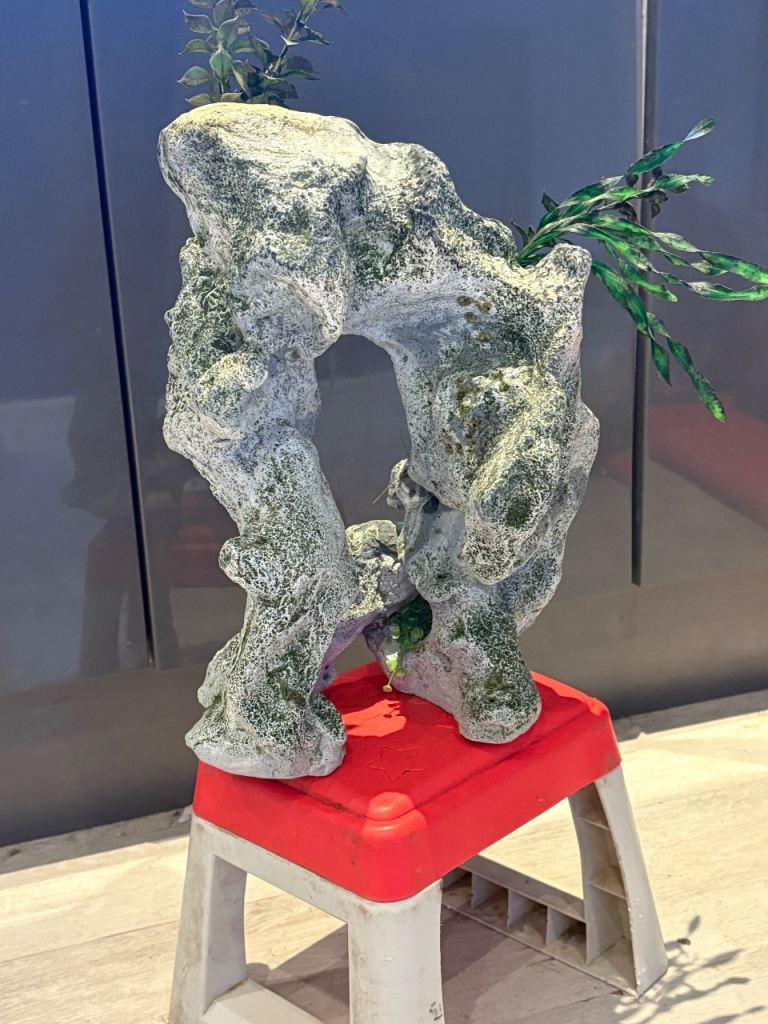 Large fish tank aquarium ornament 