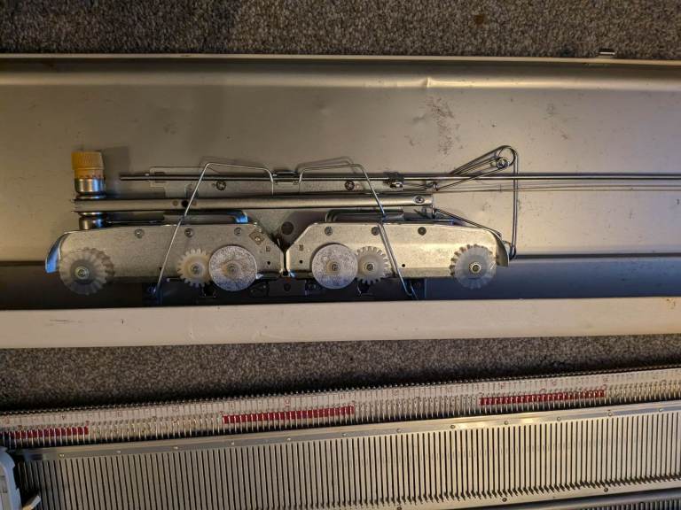 Knitmaster Zippy Plus Knitting Machine