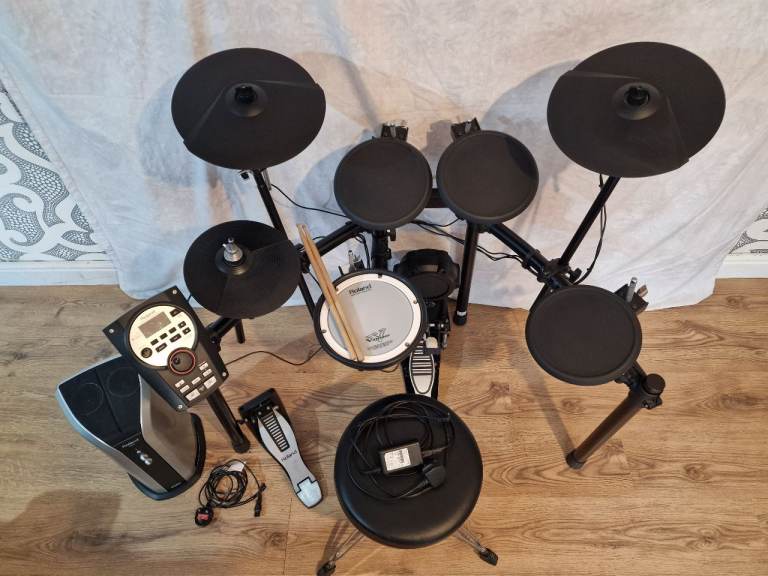 Roland TD-11 electronic drum kit and Roland PM-03 amp / speaker 
