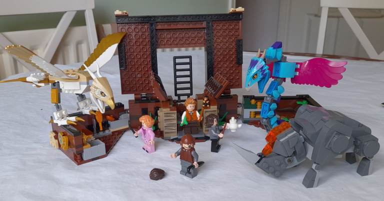LEGO 75952 Newt's Case of Magical Creature, 100% complete with instructions