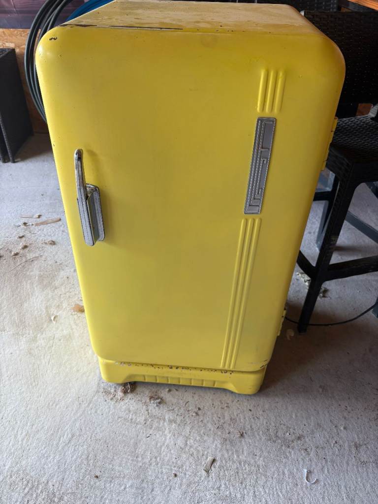 Vintage Yellow Fridge Freezer - Fair Condition GREAT FOR BARBECUE AREA