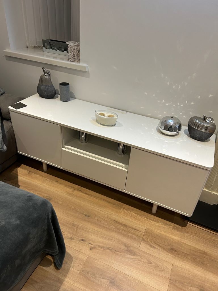 Tv cabinet / side board unit 