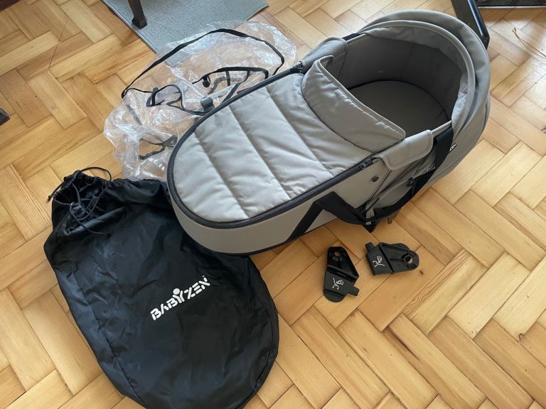Yoyo bassinet in excellent condition