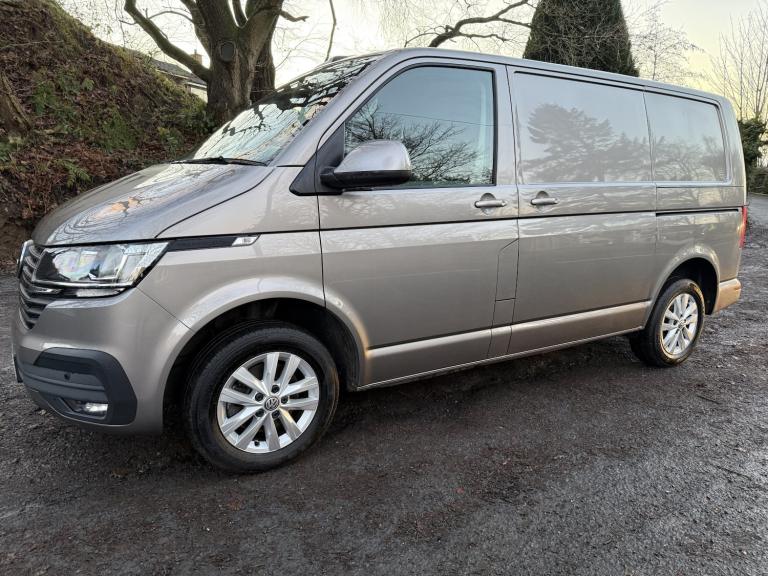 VW TRANSPORTER 150 HIGHLINE, SWB, MOJAVE BEIGE, EURO 6, AIR CON.