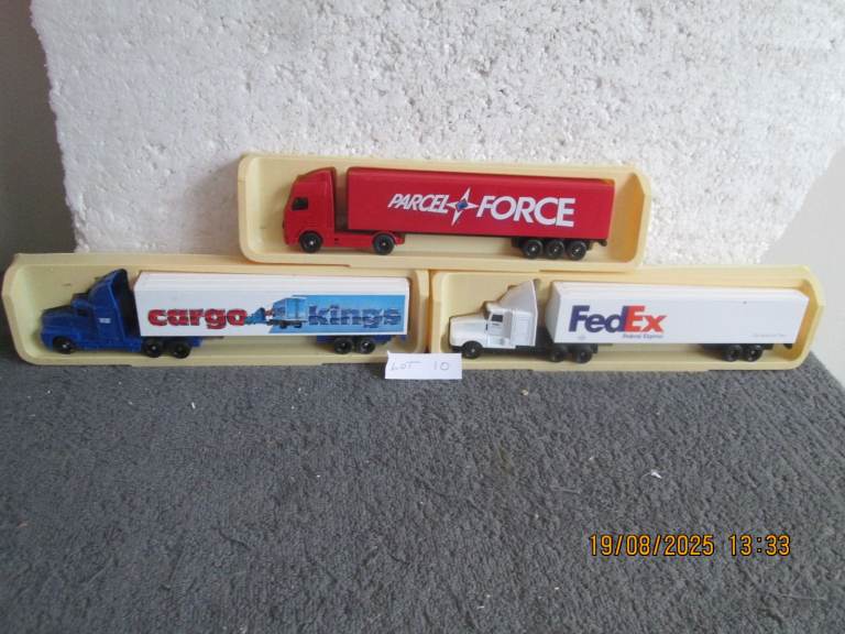 1/76 LLEDO CARGO KINGS  FED EX + CARGO KINGS + PARCELFORCE  LOT  10