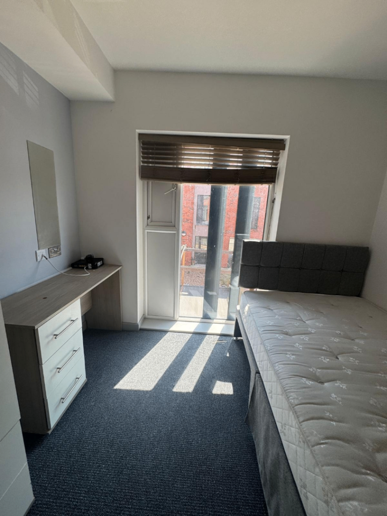 Seperate & Spacious Studio for Rent – CV1 3EG