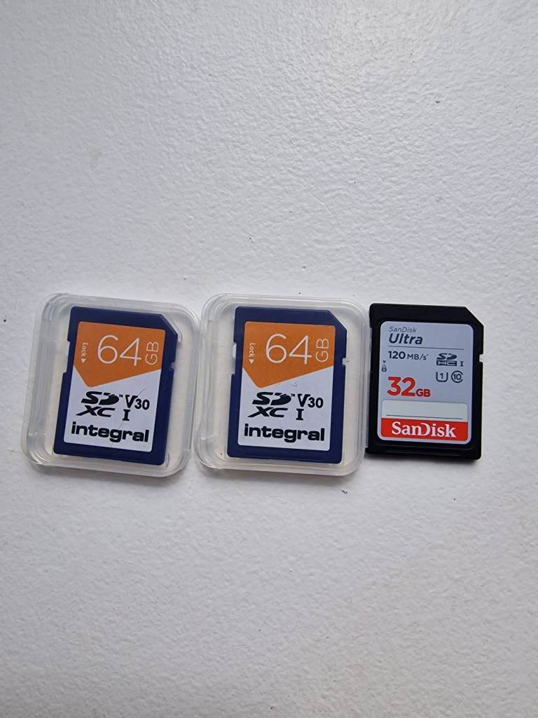 1 Integral + 2 SanDisk SD CARDS