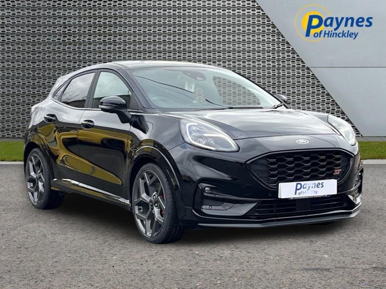 2023 Ford Puma 5dr ST mHEV 1.0L 170PS AUTO in Agate Black WIRELESS CHARGE PAD