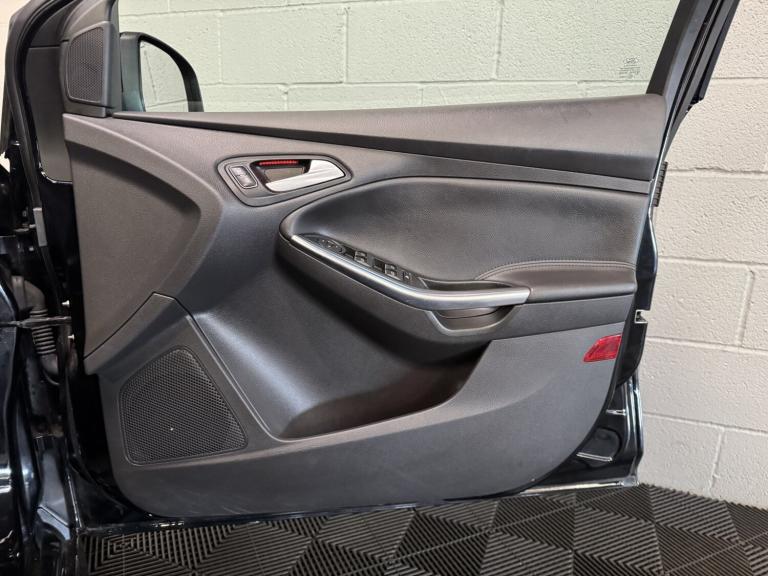 FORD FOCUS 2.0 T EcoBoost ST-2 Black Manual Petrol 2016