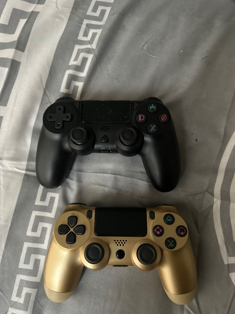 PS4 controllers bundle x 2 good condition 