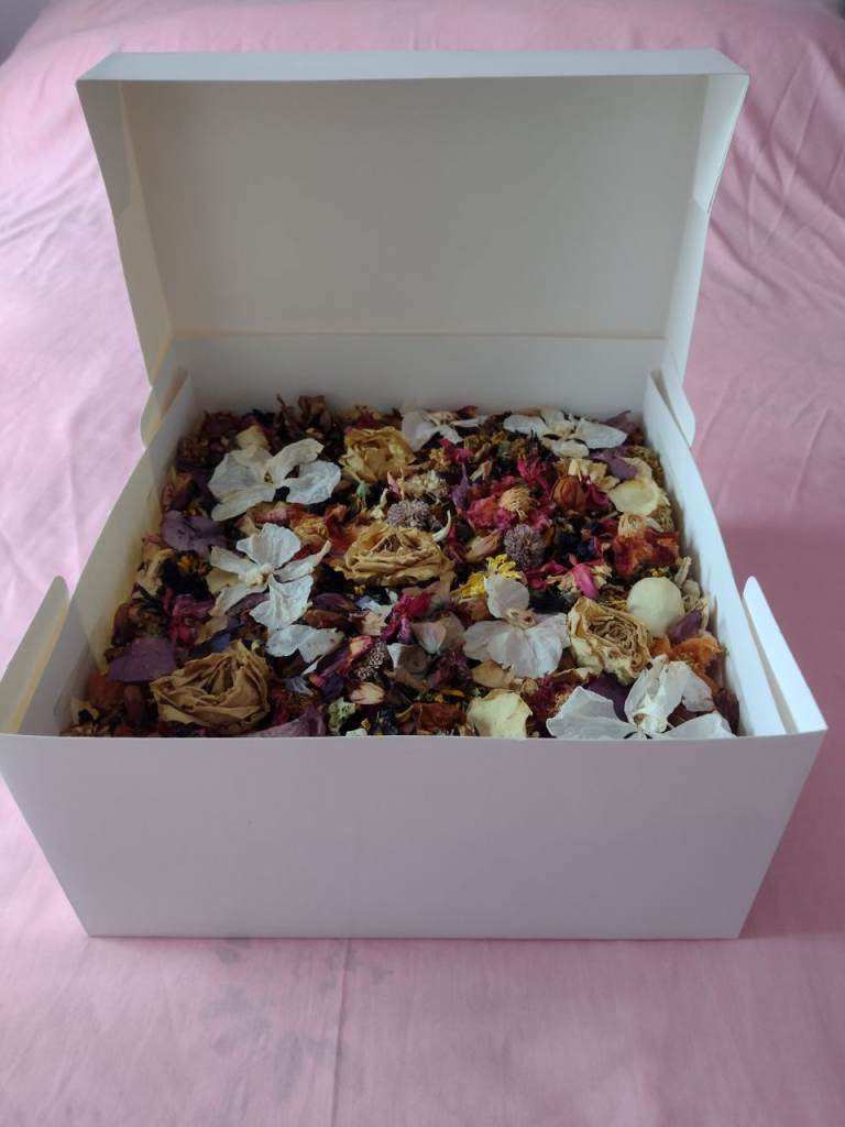 For Flower Girls or Wedding Table Displays. Beautiful Mixed Natural Flowers, see the photos/details.