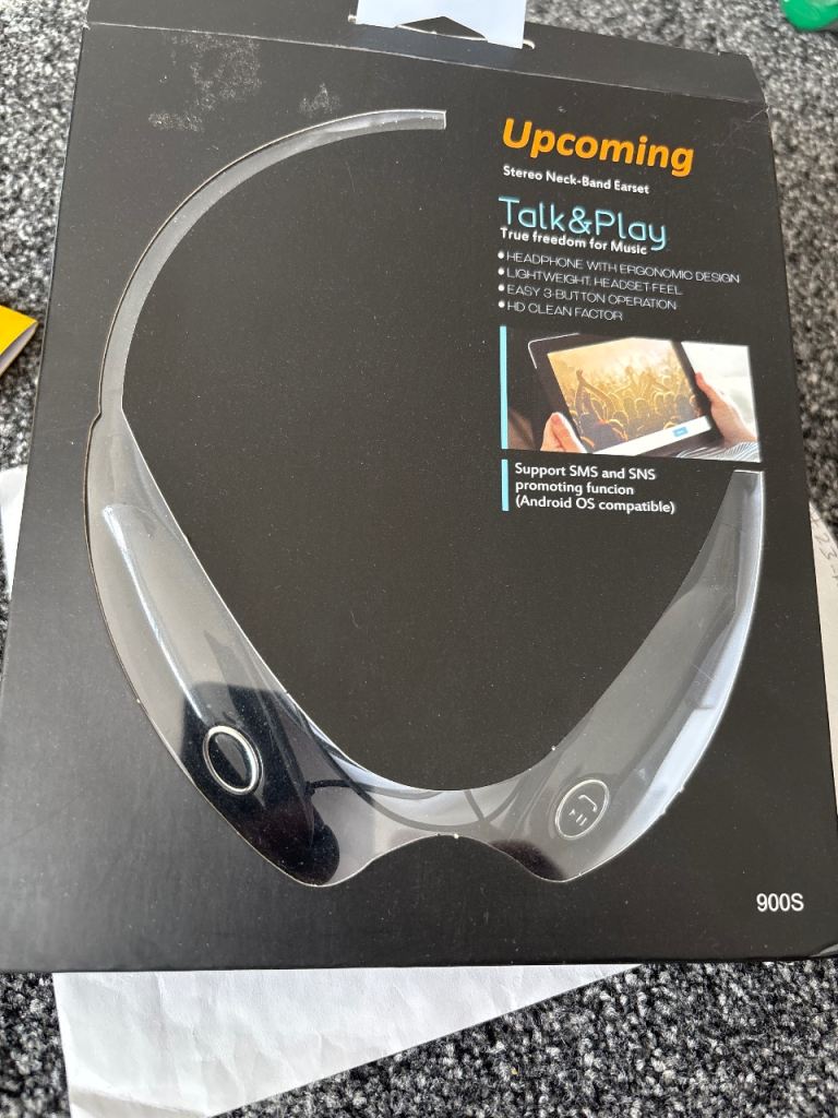 Stereo neck band