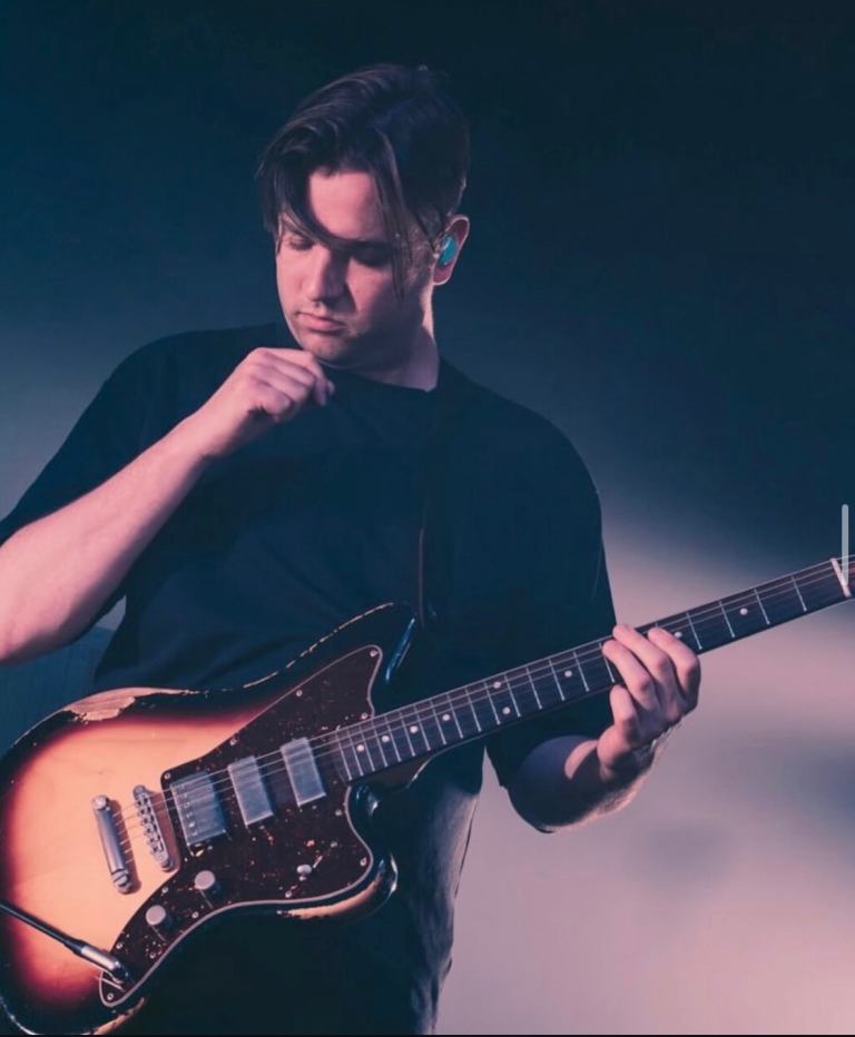 Guitar and Bass lessons in South London 