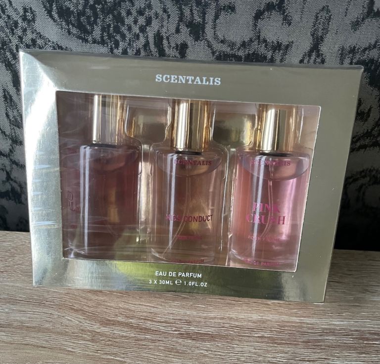 Sealed eau de parfum set by Scentalis
