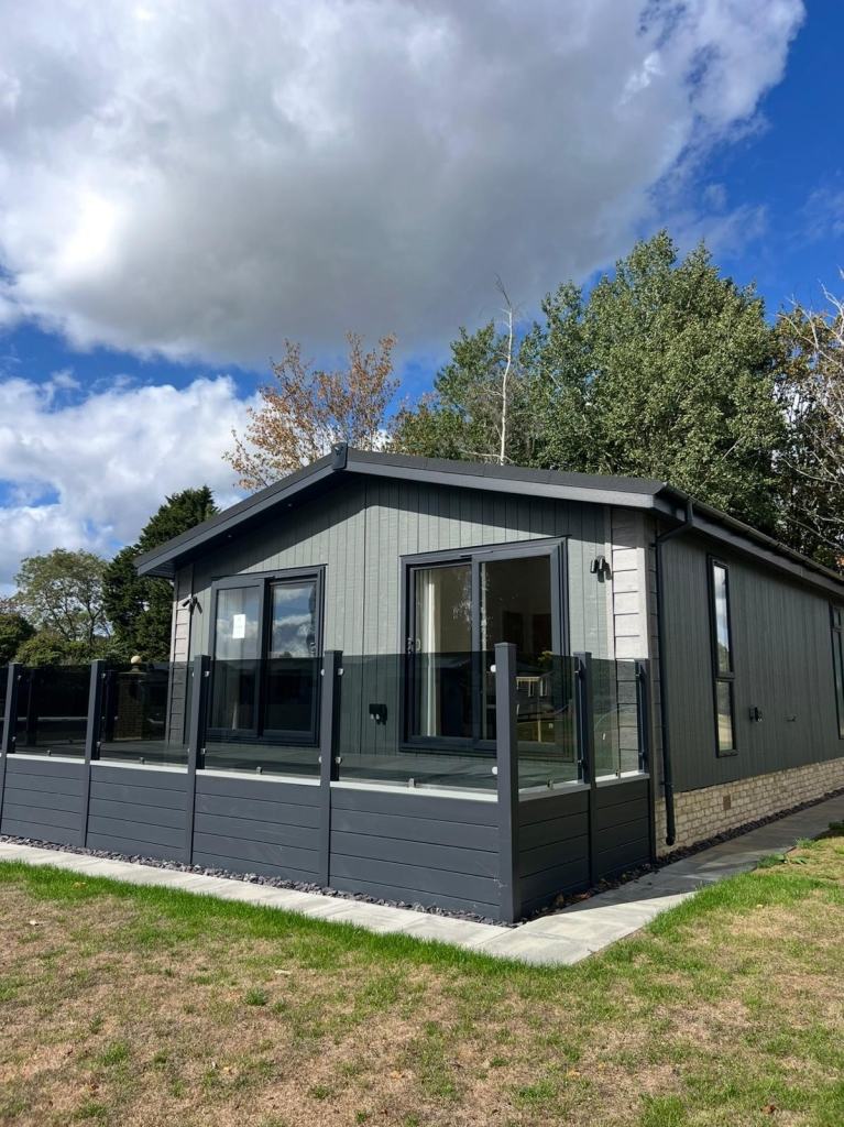 Pathfinder in Twyning  - Lodge / Caravan 