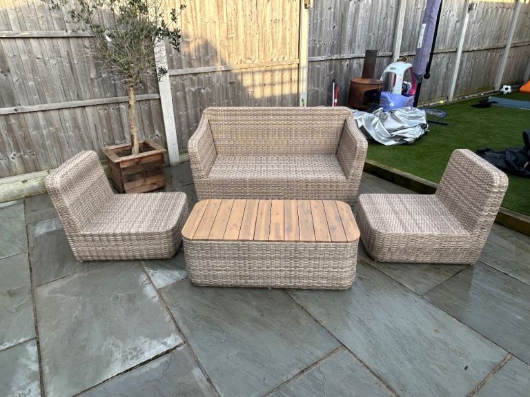 Garden furniture set