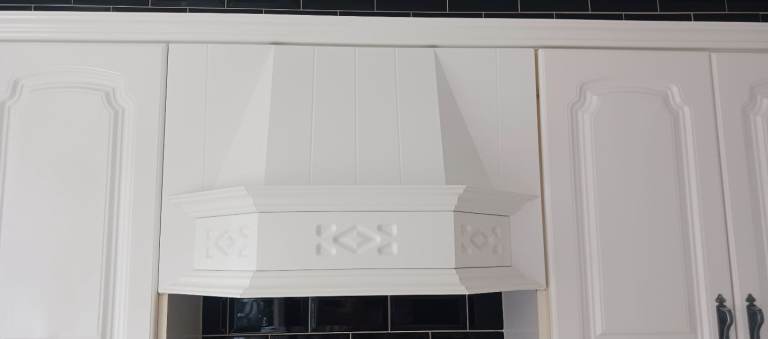White Kitchen Cooker Hood Unit – Good Condition