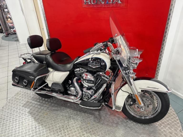 2014 '14' Harley-Davidson FLHRCI Road King Classic 1690