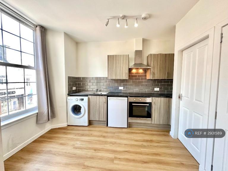 1 bedroom flat in High St, Dumbarton, G82 (1 bed) (#2931589)