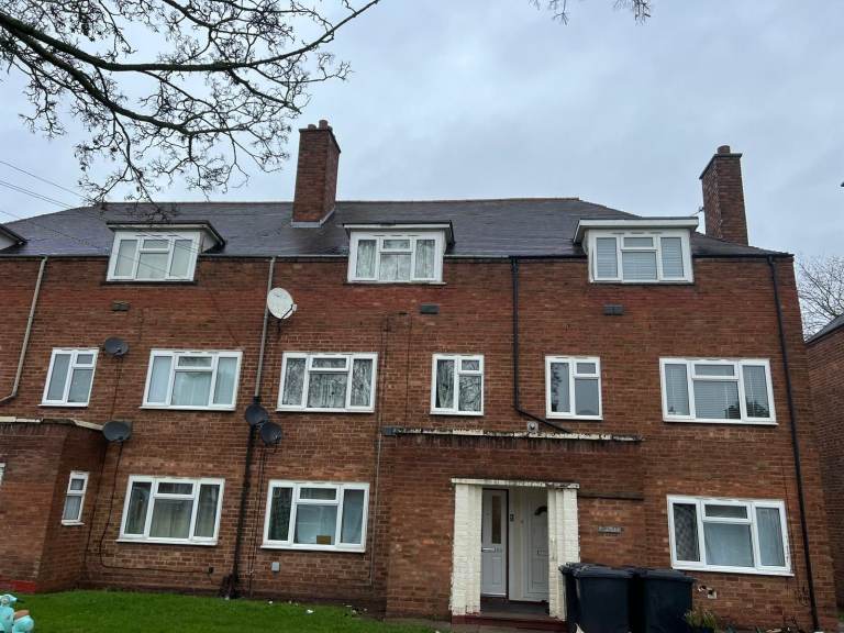 *CLOPTON ROAD*2 BED FLAT AVAILABLE TO RENT*EXCELLENT TRANSPORT LINKS VIA COVENTRY ROAD A45*CALL NOW*