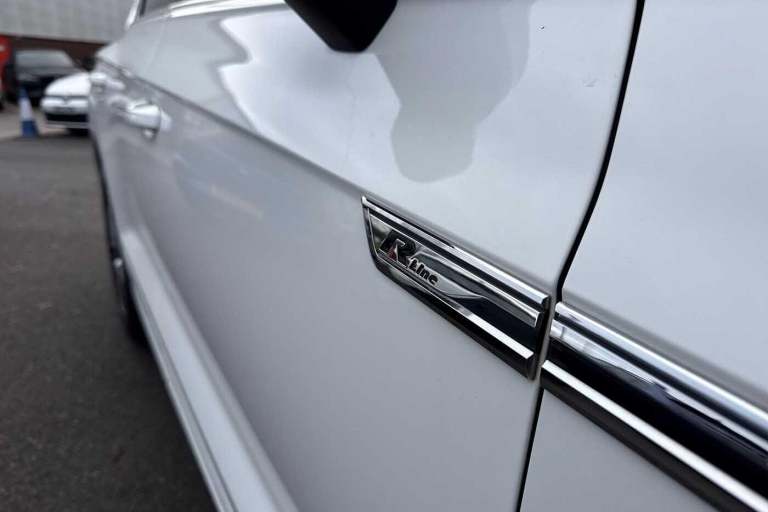 2018 Volkswagen Touareg 3.0 V6 TDI 4Motion R-Line Ã¢Â­Â14 way power adjustment, Innovation cockp...