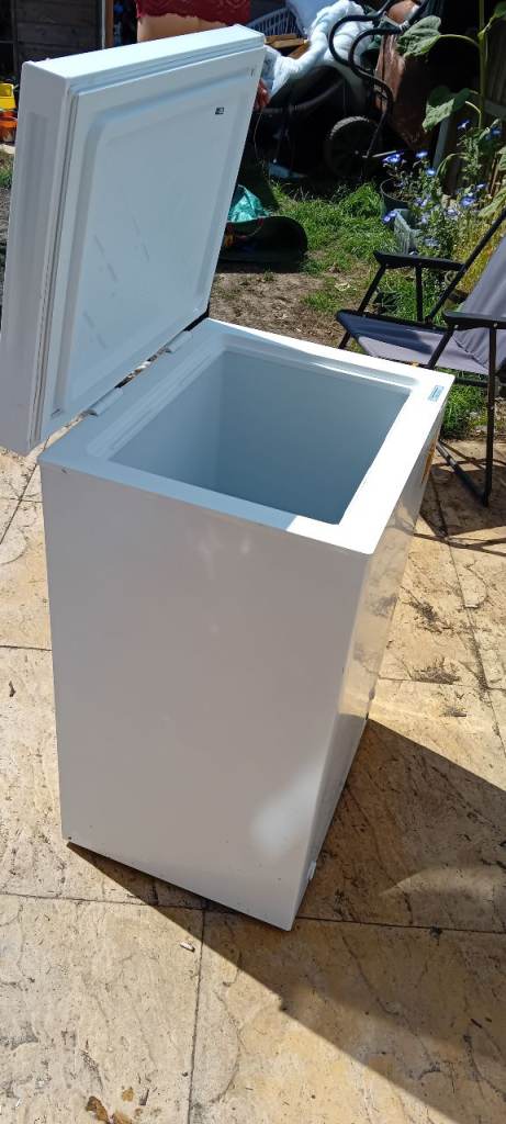 Compact White Chest Freezer – Good Condition